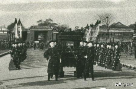 慈禧葬禮上的紙將紙兵如真人