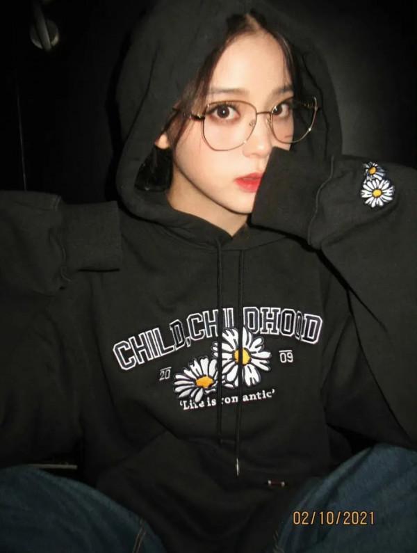 剪短髮後的歐陽娜娜，百變造型又美出圈