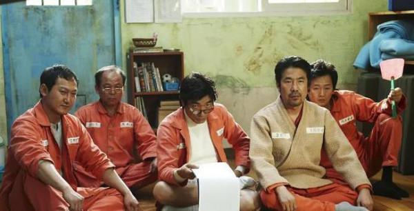 一隻書包為引的催淚劇《7號房的禮物》:原來父愛也可以如此純粹 一隻書包為引的催淚劇《7號房的禮物》:原來父愛也可以如此純粹