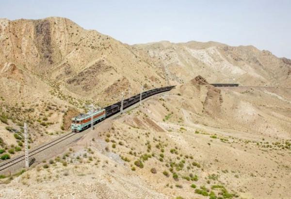 19歲鐵道兵意外犧牲，48年無人祭拜，近半世紀後82歲哥哥為其掃墓