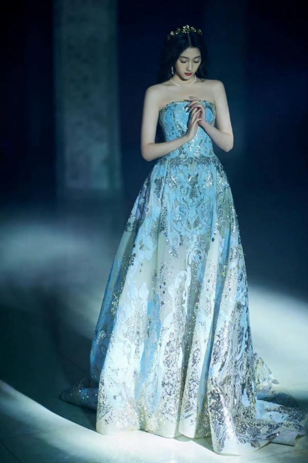 關曉彤再一次驚豔成紅毯大贏家!兩身禮服全部曝光,今晚發揮穩定 關曉彤再一次驚豔成紅毯大贏家!兩身禮服全部曝光,今晚發揮穩定