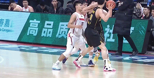 孫銘徽遭驅逐胡金秋10中9砍23分易建聯8+13 廣廈終結廣東3連勝