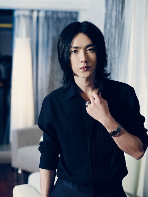 黃義達：出道19年，曾因抑鬱出家，43歲依然少年