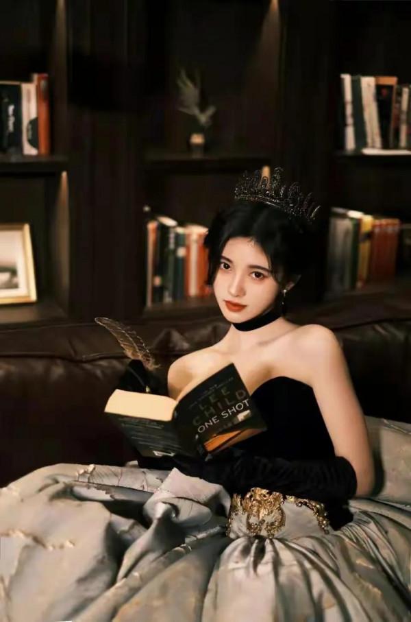 鞠婧禕黑暗公主造型,她還是有點料的 鞠婧禕黑暗公主造型,她還是有點料的