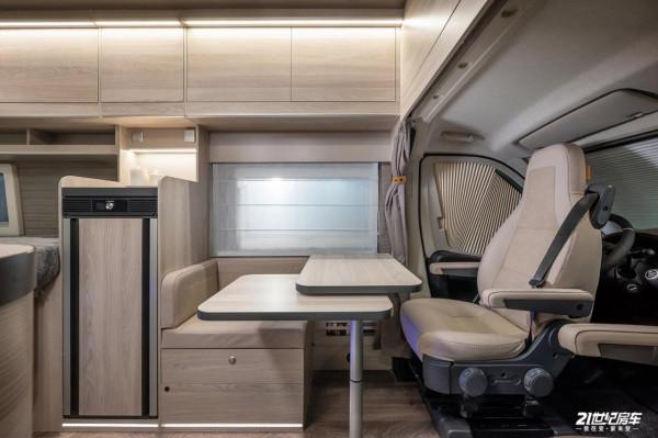 標緻汽車最新款B型房車釋出！專為2人出行設計，會客區大到能跳舞