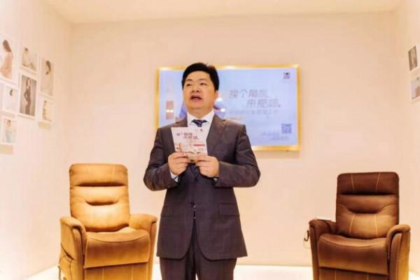 左右沙發，美好待發生