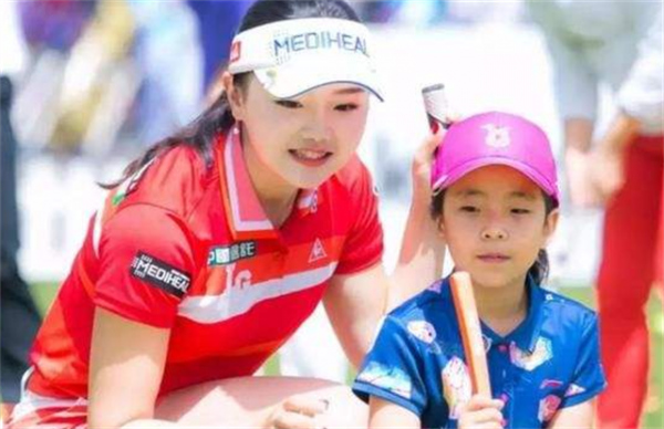 劉國樑女兒打高爾夫7歲奪冠，8歲獲兩位數獎牌，幾乎沒有對手