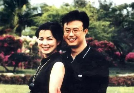 央視主持人白燕升：對殘疾妻子不離不棄，50歲才生二胎