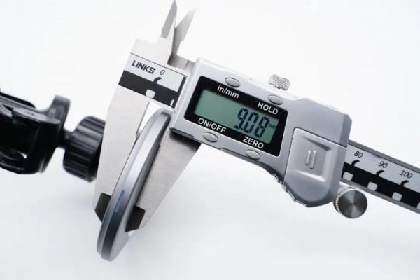 iPhone 12/13都能用，努比亞車載磁吸無線充電支架用料揭曉