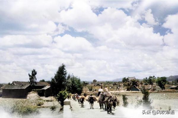 1944年的雲南昆明，狀元樓前熱鬧非凡，滇池集市人頭攢動