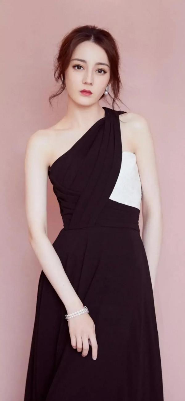 迪麗熱巴有顏值有身材