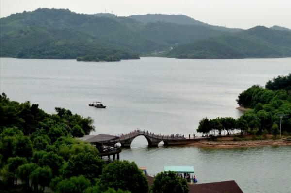 江蘇大型水庫因迷人風光晉升5A，地形複雜多樣，具有8個美麗景點