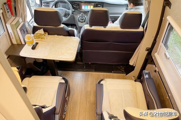 顏值到位動力強，更配保姆床和航空座椅，實拍福特野獸多用途房車