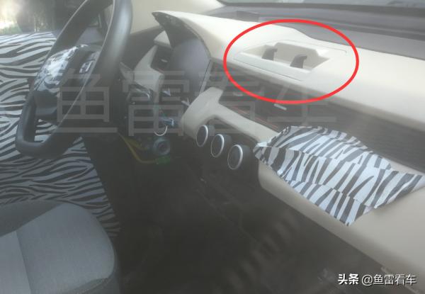 小塊頭也有大智慧,奇瑞QQ冰淇淋雙色版實車首拍,內飾亮點頗多 小塊頭也有大智慧,奇瑞QQ冰淇淋雙色版實車首拍,內飾亮點頗多