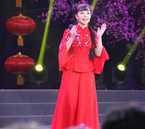 王二妮：23歲成名，放棄百萬年薪下嫁農村，婆婆的態度讓她不後悔