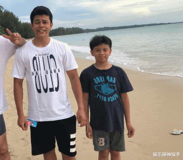 史可倆個混血兒子長大了,21歲老大混血感十足,14歲老二顏值高 史可倆個混血兒子長大了,21歲老大混血感十足,14歲老二顏值高