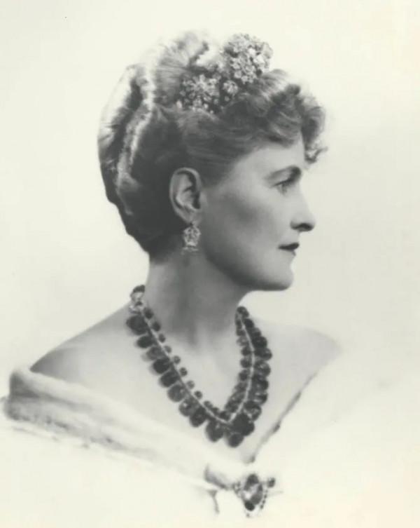 美國富豪中的“王室迷”,竟然“繼承”了4位皇后的家當 美國富豪中的“王室迷”,竟然“繼承”了4位皇后的家當