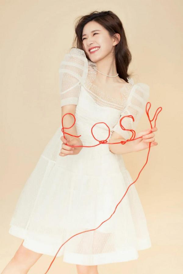 趙露思，青年演員，猶如怒放的玫瑰