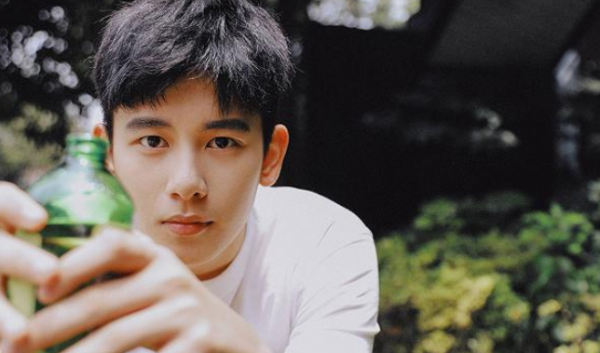 鹿晗“無緣”《一人之下》，影版女主撞臉木村拓哉女兒，這下妙了