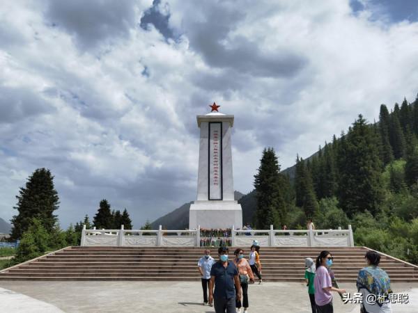 漢EV自駕新疆獨庫公路，探訪獨庫公路烈士陵園，致敬築路人