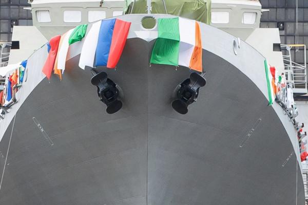 印度新艦在俄羅斯下水,卻掛錯了國旗,用3塊布條冒充也太摳了 印度新艦在俄羅斯下水,卻掛錯了國旗,用3塊布條冒充也太摳了