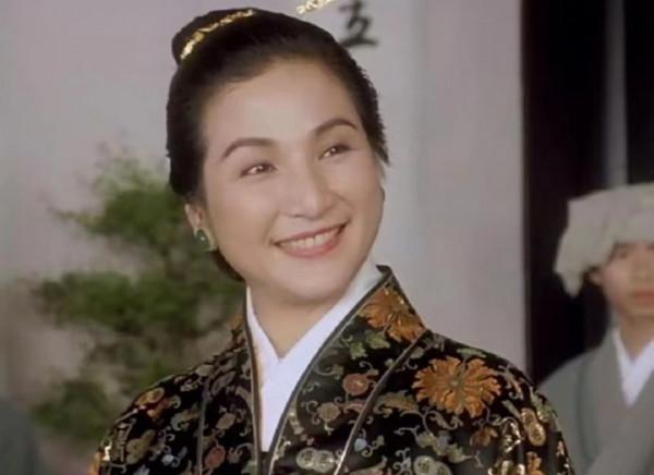 75歲鄭佩佩近況曝光!祖孫三代合照溫馨,混血外孫顏值高 75歲鄭佩佩近況曝光!祖孫三代合照溫馨,混血外孫顏值高