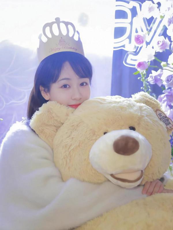 楊紫生日圖,狀態不錯 楊紫生日圖,狀態不錯