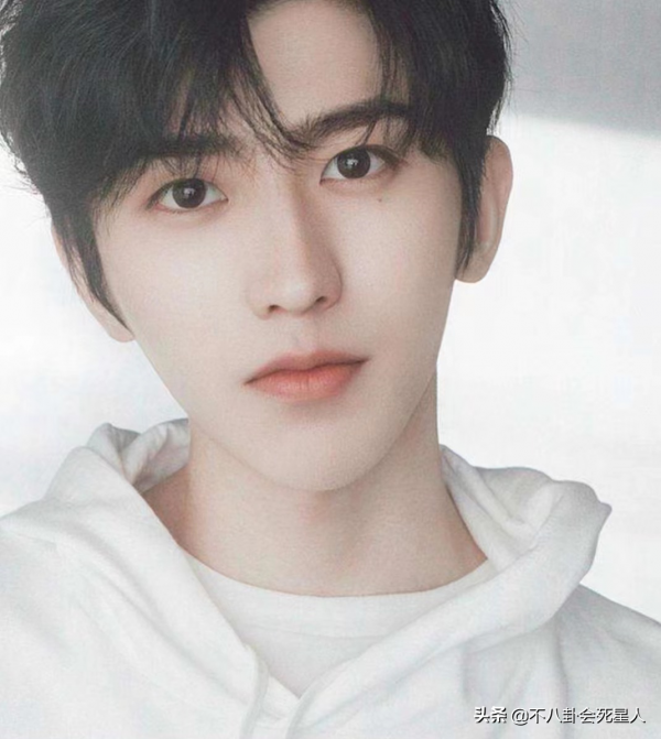 明星動下巴千奇百怪，李小璐又尖又翹，孫菲菲不願照鏡子