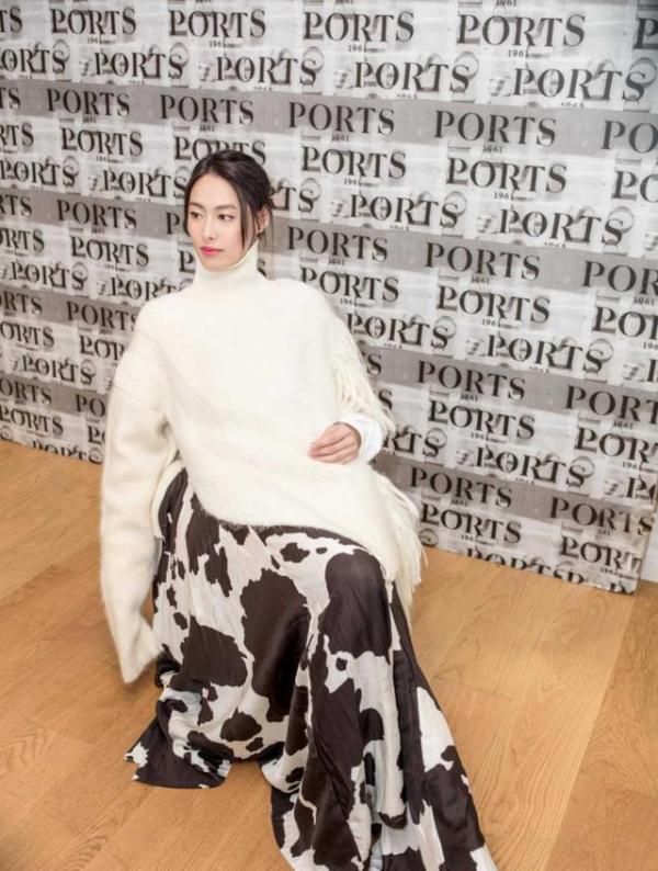 梁洛施真是“骨相美人”，穿抹胸連衣裙高貴優雅，氣質像名媛