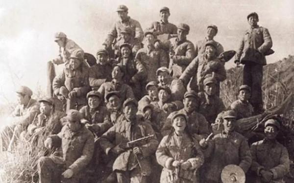 揹著黃繼光遺體下戰場！羅西成回憶：胸部、肚皮基本都被炸沒了