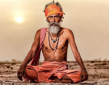 印度苦行僧78年不吃不喝？眾人質疑後軍方介入，在房間裡裝上監控