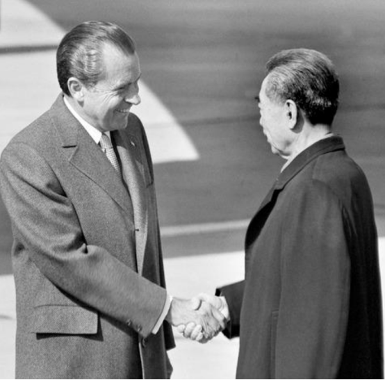 1971年，毛主席看了這份報紙後，立即指示：邀請美國乒乓球隊訪華