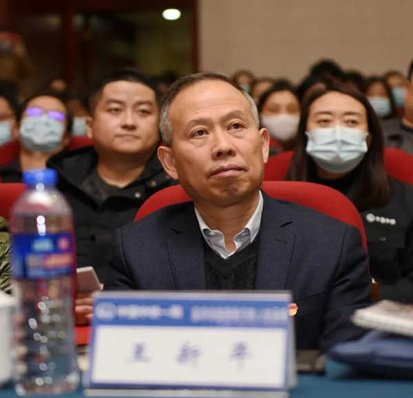 當代著名藝術家王西京先生被授予“中鐵一局榮譽職工”稱號