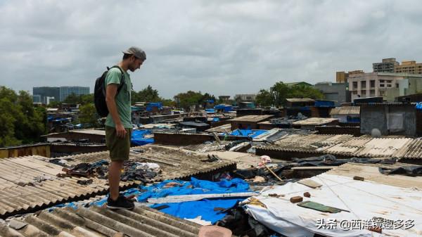 深入孟買平民窟，同吃同住，外國小哥用鏡頭記錄真實的達哈維