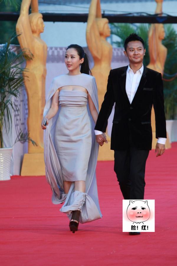 女明星頒獎典禮上奇裝異服，現在看來，尷尬到“辣眼睛”