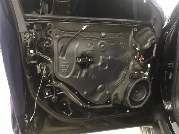 汕頭貓王凱迪拉克XT6音響改裝丹拿372三分頻，聲動更心動