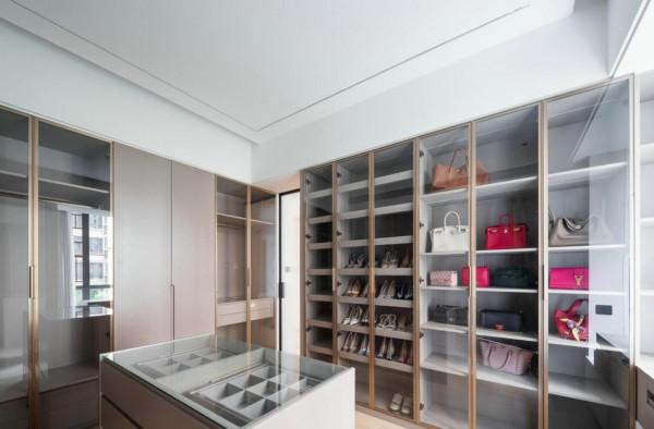 她拒絕斷舍離，將240㎡大宅打滿櫃子，完工後才知道有多實用