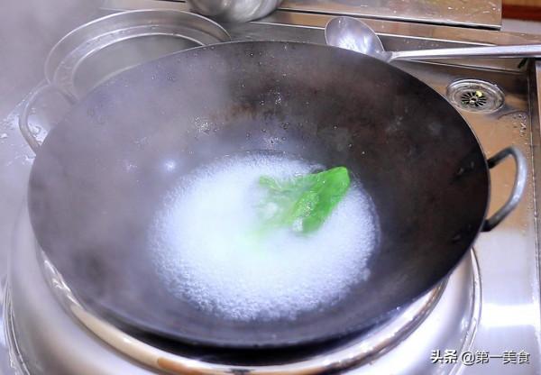 黃燜雞米飯想要做的好吃,炒和燜是關鍵,學會這個做法比飯館還香 黃燜雞米飯想要做的好吃,炒和燜是關鍵,學會這個做法比飯館還香