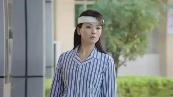 《星辰大海》劉濤穿收腰病號服,違背常識引爭議,服裝師發文回應 《星辰大海》劉濤穿收腰病號服,違背常識引爭議,服裝師發文回應