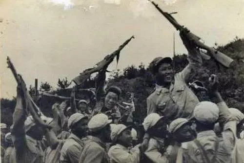 四川唯一鄧姓開國將軍出車禍，許世友：救不過來，醫生全撤職