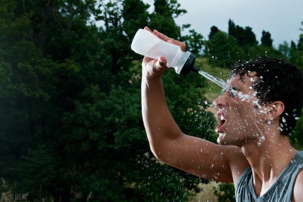 有種冷叫“你媽覺得你冷”,小心穿多了營衛不和,反而容易感冒 有種冷叫“你媽覺得你冷”,小心穿多了營衛不和,反而容易感冒