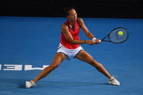 澳網，中國天才少女創歷史，場上黑乎乎的，曬出的美照卻驚豔眾人