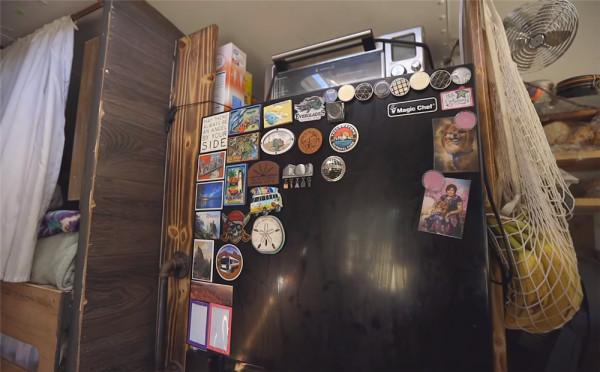 單親媽媽買下2004年舊校車,帶4個孩子在27㎡車內住1年,也是服了 單親媽媽買下2004年舊校車,帶4個孩子在27㎡車內住1年,也是服了