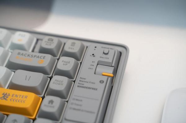 這款Lofree洛斐小浪無線機械鍵盤，你會對外喜歡，又對內歡喜嗎？