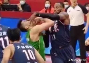 知道廣東為什麼輸嗎？杜鋒難辭其咎，一句上身體，墊腳違體輸不起