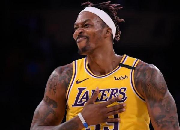 詹皇大肆慶祝入選75大巨星,霍華德主動點贊,他心中冤屈無處發洩 詹皇大肆慶祝入選75大巨星,霍華德主動點贊,他心中冤屈無處發洩