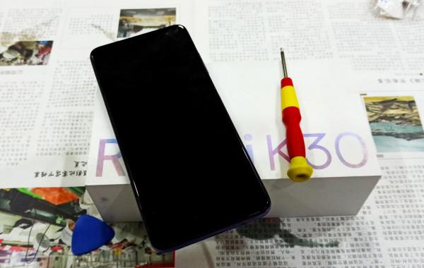 數碼小白手機壞了找維修，師傅要價幾百，十塊錢買根線自己修好了