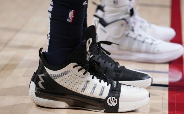 進擊的國產,倒退的耐克,美國喬丹竟“抄襲”中國喬丹? 進擊的國產,倒退的耐克,美國喬丹竟“抄襲”中國喬丹?