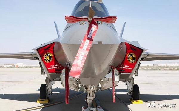 英航母F35B墜毀是低階事故?或忘摘進氣道保護罩,地勤人員大意了 英航母F35B墜毀是低階事故?或忘摘進氣道保護罩,地勤人員大意了