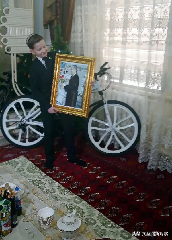 對話總統,土庫曼11歲男孩新年圓夢 對話總統,土庫曼11歲男孩新年圓夢